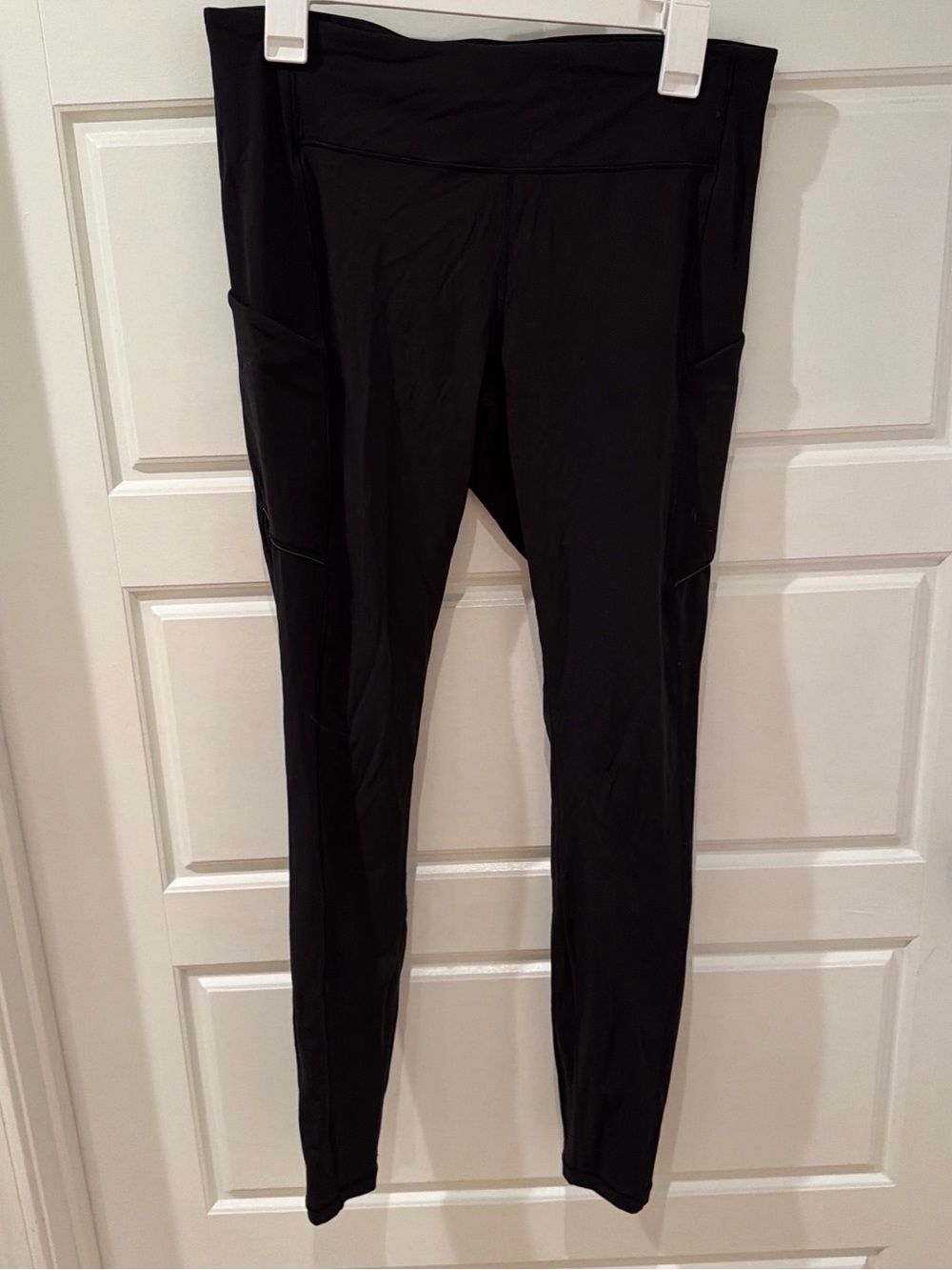 Women's Lululemon Black High-Waist Leggings with Side Pockets